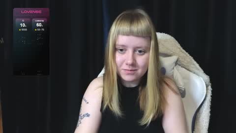 Snapshot of june_shy0 chatting on November 23, 6:57 am June online show from November 23, 6:57 am