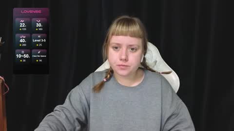 Snapshot of june_shy0 chatting on December 3, 8:00 am June online show from December 3, 8:00 am