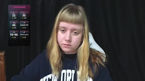 Snapshot of june_shy0 chatting on December 23, 9:18 am June online show from December 23, 9:18 am