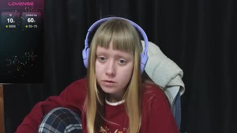 Snapshot of june_shy0 chatting on February 19, 10:33 am June online show from February 19, 10:33 am