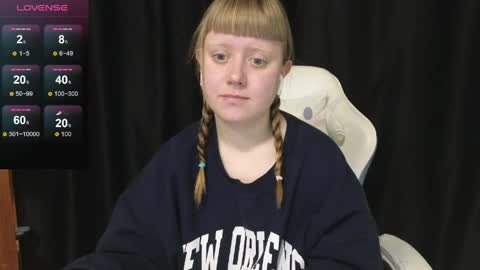 Snapshot of june_shy0 chatting on March 28, 8:25 am June online show from March 28, 8:25 am