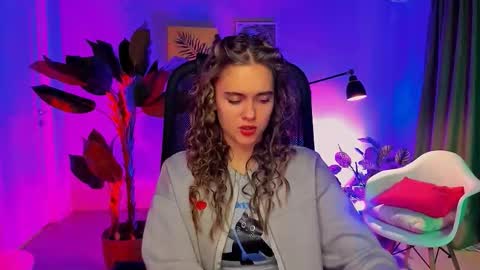 junewoods online show from November 22, 10:25 am