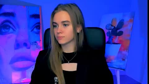 junewoods online show from December 3, 6:32 am