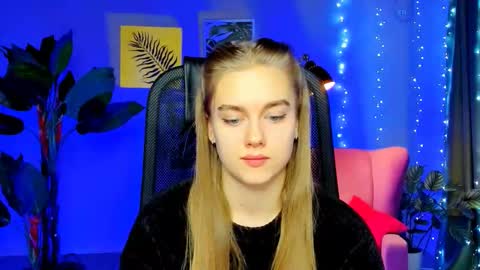 junewoods online show from January 13, 8:19 am