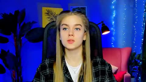 junewoods online show from January 14, 8:31 am