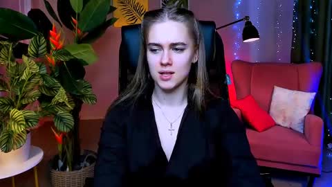 junewoods online show from March 28, 8:36 am