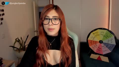 Snapshot of jungleofpandas chatting on December 9, 1:07 am Call me Sussy online show from December 9, 1:07 am