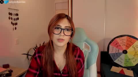 Snapshot of jungleofpandas chatting on January 10, 1:53 am Call me Sussy online show from January 10, 1:53 am