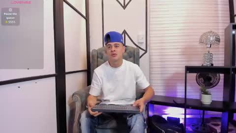 Snapshot of juniormorris_ chatting on September 29, 9:52 pm Junior online show from September 29, 9:52 pm