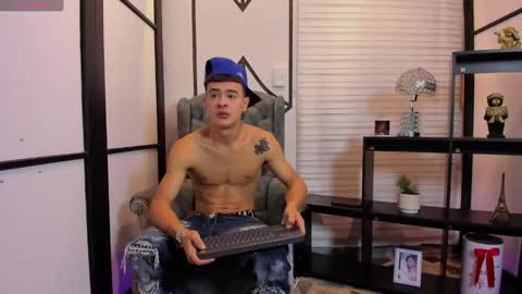 Snapshot of juniormorris_ chatting on October 2, 9:44 pm Junior online show from October 2, 9:44 pm