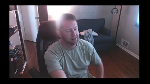 Snapshot of jusbeaz8722 chatting on December 28, 7:22 pm JustnSide Unexxst online show from December 28, 7:22 pm