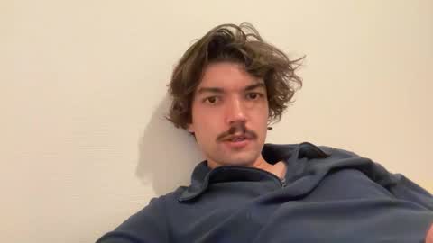 just_a_guy_with_a_big_cock online show from November 2, 7:05 pm