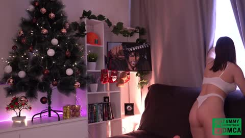 Snapshot of just_emmy chatting on December 17, 8:45 am just call me Emmy online show from December 17, 8:45 am