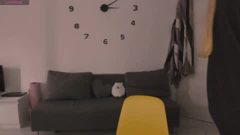 Snapshot of just_jessy_meow chatting on May 7, 12:10 pm JESSY online show from May 7, 12:10 pm