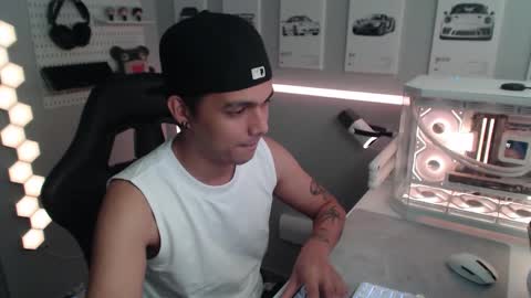 Snapshot of justagamerxxx chatting on November 14, 5:22 pm Rhys online show from November 14, 5:22 pm