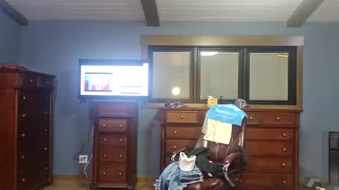 Snapshot of justaskforbiga chatting on March 16, 9:57 am Tohiptwoquit online show from March 16, 9:57 am