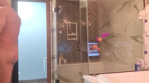 Snapshot of justaskforbiga chatting on March 19, 8:18 am Tohiptwoquit online show from March 19, 8:18 am