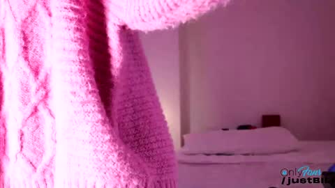 Snapshot of justbecauseiloveit chatting on February 9, 6:26 pm Billie B William online show from February 9, 6:26 pm