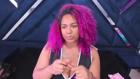 Snapshot of justgisselle chatting on July 5, 4:36 pm Gisselle Rate me with a thumbs up online show from July 5, 4:36 pm