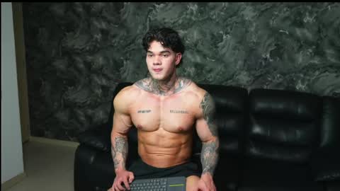 Snapshot of justin_clark1 chatting on May 23, 3:45 am justin clark1 online show from May 23, 3:45 am