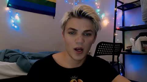 Snapshot of justin_cutie chatting on December 4, 4:59 pm U bf Justin online show from December 4, 4:59 pm