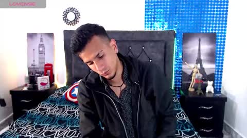 Snapshot of justin_melendez chatting on December 24, 10:39 pm JUSTIN online show from December 24, 10:39 pm