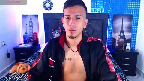 Snapshot of justin_melendez chatting on January 3, 5:06 am JUSTIN online show from January 3, 5:06 am