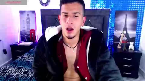 Snapshot of justin_melendez chatting on January 6, 8:03 am JUSTIN online show from January 6, 8:03 am