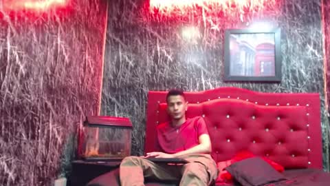 Snapshot of justin_melendez chatting on January 8, 4:02 am JUSTIN online show from January 8, 4:02 am