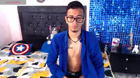 Snapshot of justin_melendez chatting on January 22, 8:29 am JUSTIN online show from January 22, 8:29 am