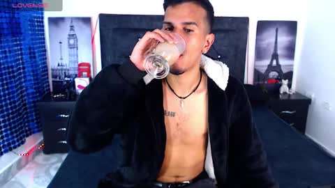 Snapshot of justin_melendez chatting on February 12, 4:54 am JUSTIN online show from February 12, 4:54 am