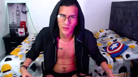 Snapshot of justin_melendez chatting on October 3, 11:35 pm JUSTIN online show from October 3, 11:35 pm