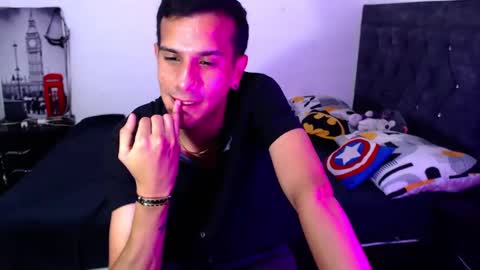 Snapshot of justin_melendez chatting on October 8, 3:15 am JUSTIN online show from October 8, 3:15 am