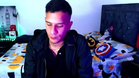 Snapshot of justin_melendez chatting on October 11, 3:17 am JUSTIN online show from October 11, 3:17 am