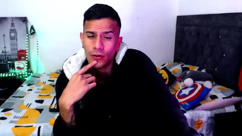 Snapshot of justin_melendez chatting on October 12, 3:27 am JUSTIN online show from October 12, 3:27 am