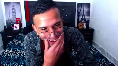 Snapshot of justin_melendez chatting on November 20, 6:35 am JUSTIN online show from November 20, 6:35 am