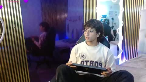  justin  online show from March 5, 3:13 am