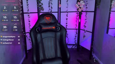 Snapshot of justin_twinkboy chatting on December 13, 6:38 pm JUSTIN online show from December 13, 6:38 pm