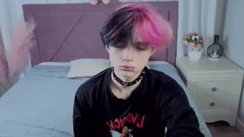 Snapshot of justin_twinkboy chatting on September 10, 8:53 pm JUSTIN online show from September 10, 8:53 pm