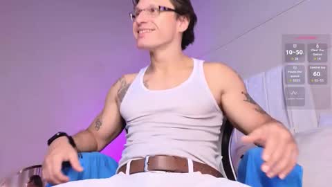 Snapshot of justin_valverde chatting on February 24, 8:18 pm Justin online show from February 24, 8:18 pm