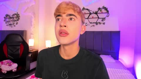 Justin online show from November 10, 11:20 am