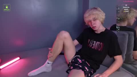 justTEEN online show from April 22, 10:17 am
