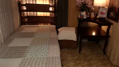 justine_hunk online show from December 8, 2:28 am