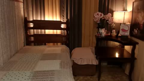 justine_hunk online show from December 21, 10:50 am