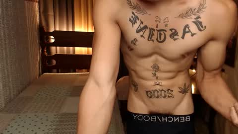 justine_hunk online show from January 10, 7:25 am