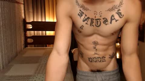 justine_hunk online show from January 18, 12:47 pm