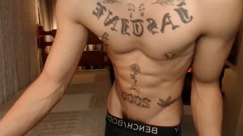 justine_hunk online show from February 25, 5:00 pm