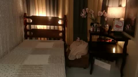 justine_hunk online show from March 17, 12:59 am