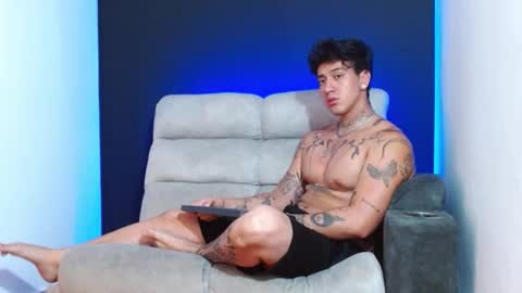 justinfuller_31 online show from December 20, 8:49 pm