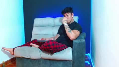 justinfuller_31 online show from January 9, 6:31 pm